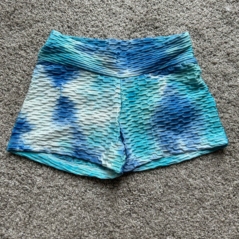 Blue tie dye scrunch shorts